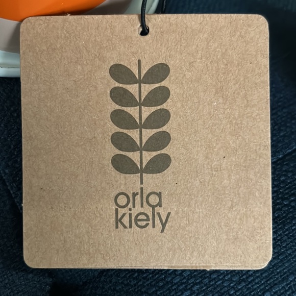 Set of  Orla Kiely “70’s Flower Oval/persimmon” enamel mugs, 17 oz. - Picture 5 of 8